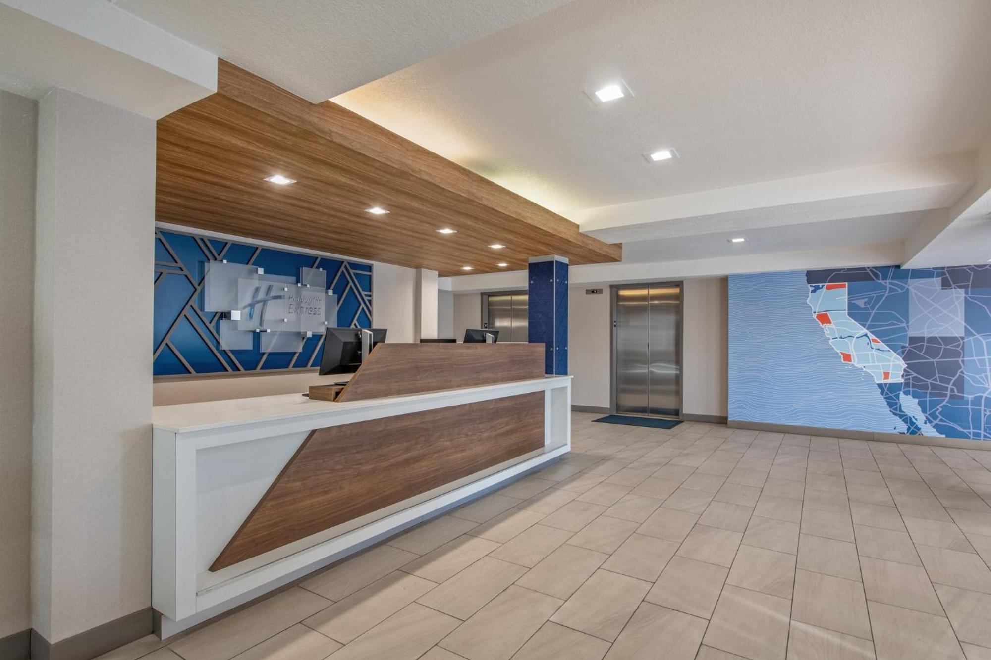Holiday Inn Express San Diego South - National City By Ihg Exterior foto
